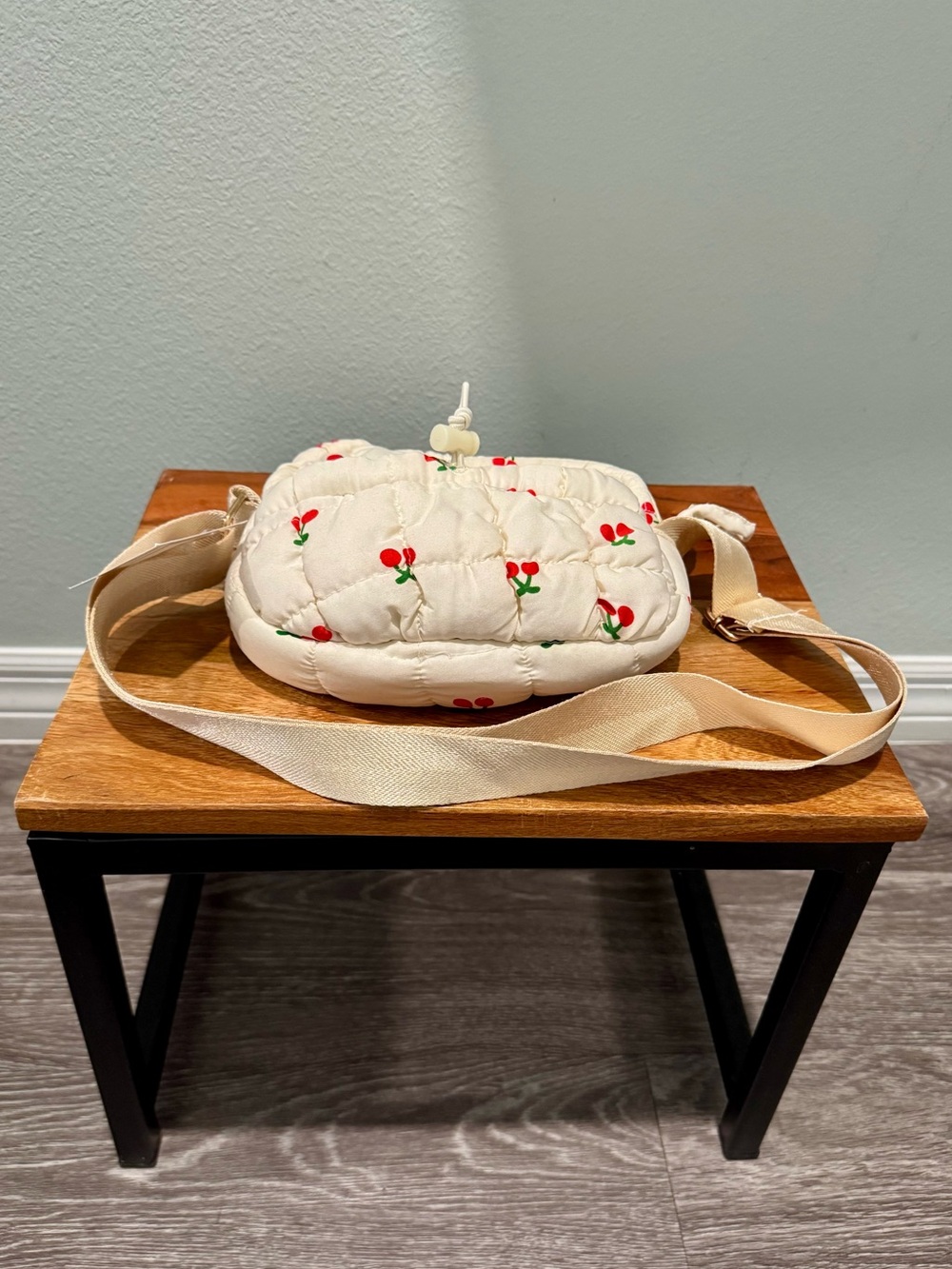 Cherries Quilted Cross Body Bag NWT - Picture 8 of 9